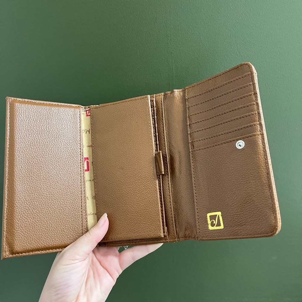 Stone Mountain Accessories Tan Wallet with Silver Accent - Picture 3 of 4